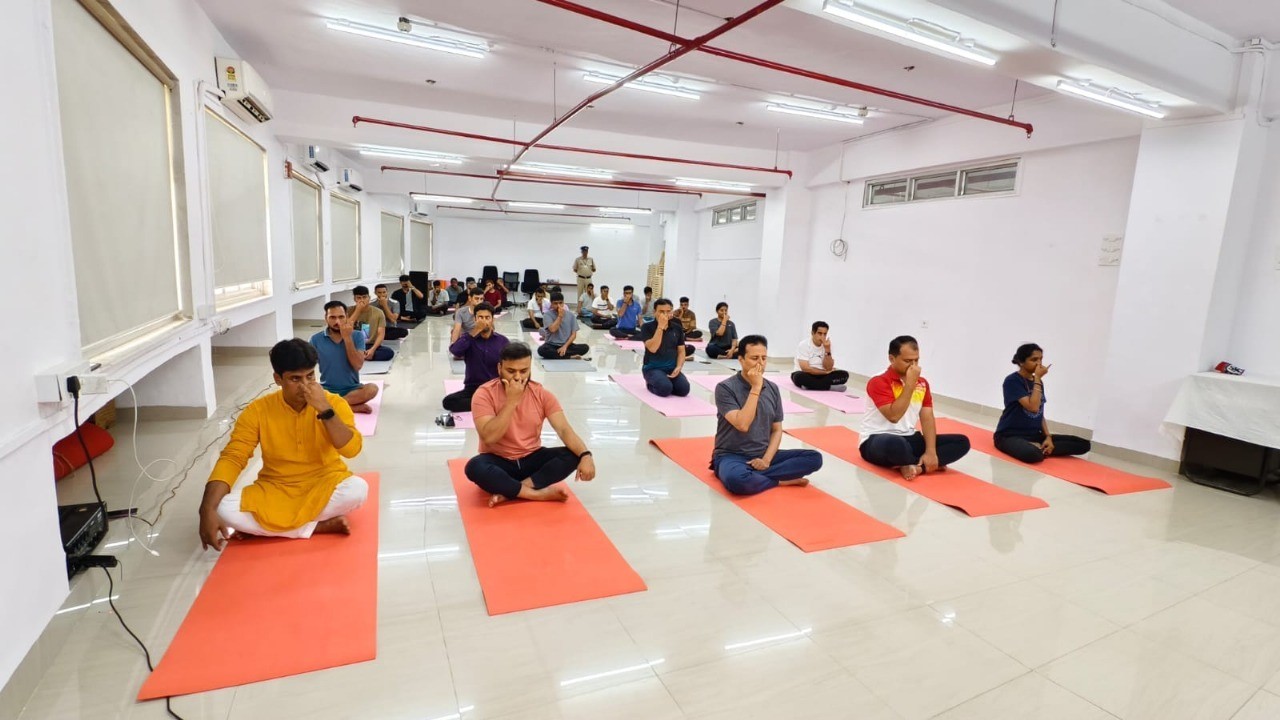 उप क्षेत्रीय कार्यालय मरोल में अंतराष्ट्रीय योग दिवस -2025 का आयोजन 