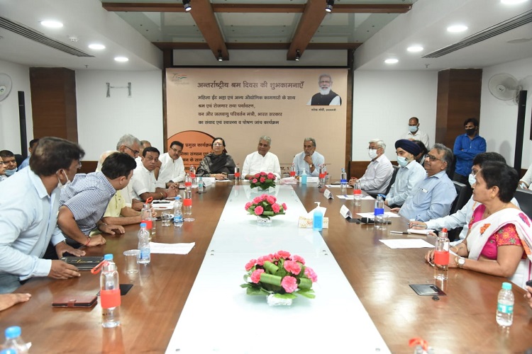 Press Release on visit of Sh. Bhupender Yadav, Minister for Labour and Employment, Govt. of India and Interaction with Female Brick Kiln Workers at Health Check-up camp organised at ESIC Medical College, Faridabad on 01.05.2022.